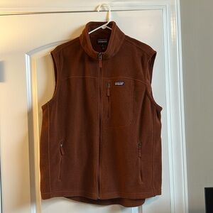 Patagonia Men’s fleece vest, rust color XL